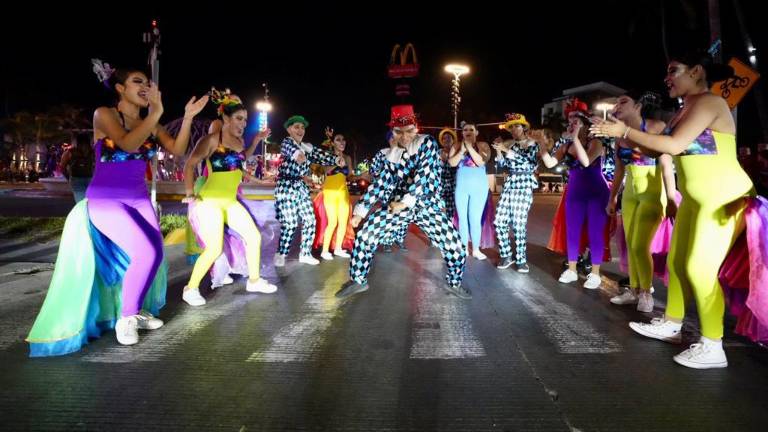 El próximo viernes 5 de enero de 2024 se realizará la tradicional pega de calcomanías para el Carnaval.
