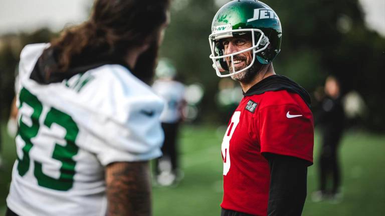Aaron Rodgers tiene un tobillo esguinzado, pero aún así estará listo para el próximo juego ante los Bills.