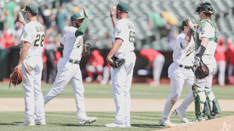 Los Atléticos de Oakland volvieron a derrotar a los Angelinos de Anaheim.