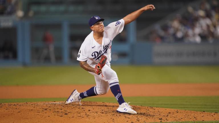 Julio Urías llega a 18 triunfos.