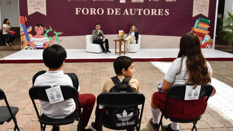 El autor cautiva a los pequeños con sus historias.