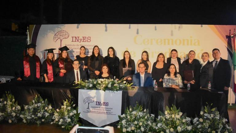 El Instituto de Neurociencias y Educación de Sinaloa despide una nueva generación.
