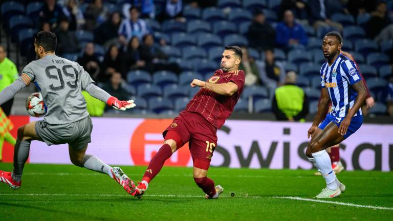 La Roma le saca el empate al Porto en Portugal.