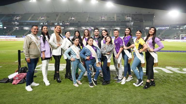 La realeza del Carnaval Internacional de Mazatlán 2023 visitó el Kraken y disfrutaron del encuentro entre Mazatlán FC y Juárez FC.