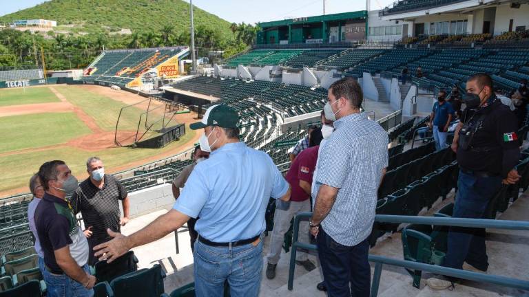 La visita de las autoridades de Ahome al estadio Emilio Ibarra Almada.
