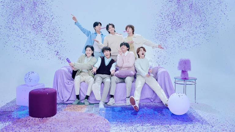 BTS celebra 10 de trayectoria con nuevo tema.