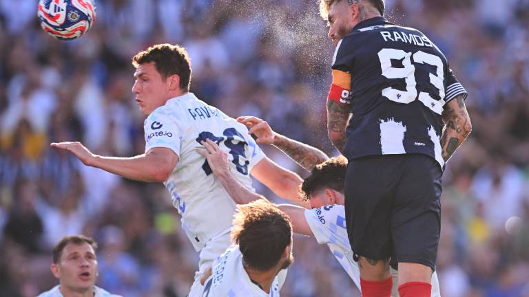 Sergio Ramos (93), al momento de conectar el balón con cabezazo para anotar por Rayados.
