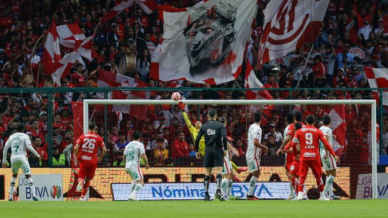 Toluca inicia con triunfo la defensa de su título.