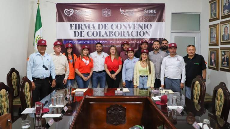 En el Ayuntamiento de Escuinapa se realiza la firma del convenio.