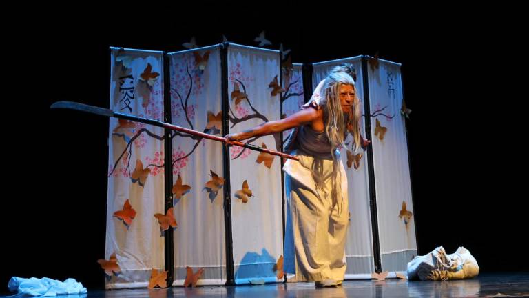 ‘Mariposa Blanca’, dramaturgia y dirección de Honorio Israel Ríos Hernández se presenta este sábado, con la actuación de Hana Alondra Mina Rojas, del Teatro Lunar, del Estado de México.