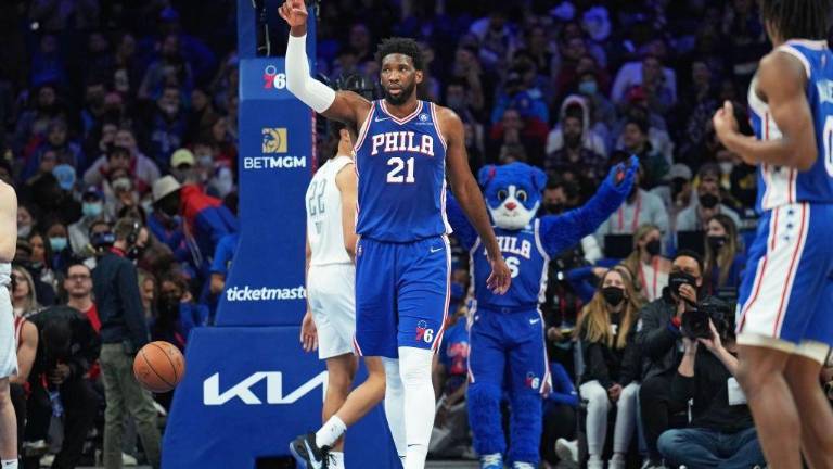 Joel Embiid tuvo un sólido juego ofensivo para los Sixers.