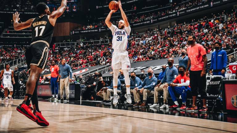 Seth Curry fue pieza clave para que los Sixers se recuperaran de la pasada derrota.