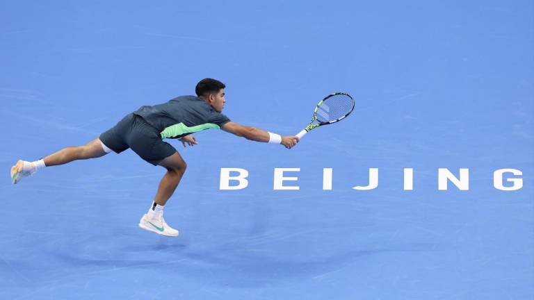Carlos Alcaraz debutó con triunfo en el Abierto de China.