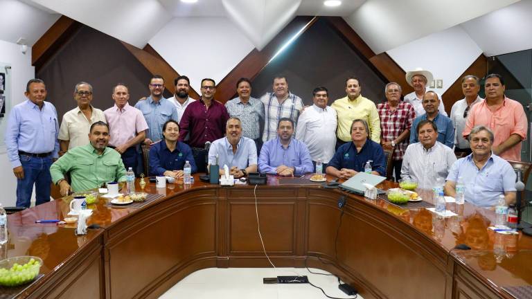 Reunión de productores agrícolas del norte de Sinaloa con autoridades estatales.