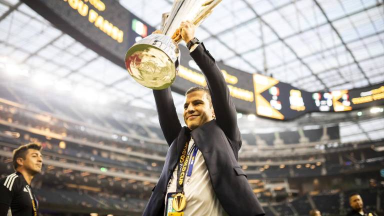 Jimmy Lozano se queda para el proceso rumbo al Mundial 2026.