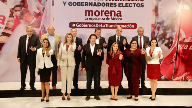 Rubén Rocha Moya, Gobernador electo de Sinaloa, junto a los gobernadores electos de otros estados.