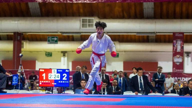 Hiroto Yoshii celebra tras obtener el triunfo que le dio la medalla de oro.