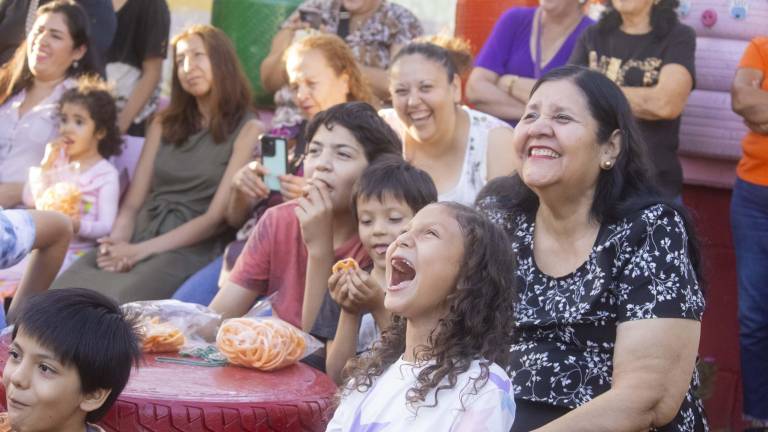 Niños con sus papás rieron a carcajadas con la puesta en escena.