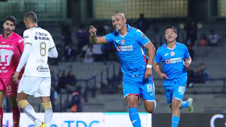 Rodrigo Cruz festeja su gol.