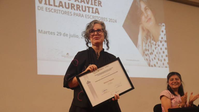 La escritora Mónica Nepote recibió el Premio Xavier Villaurrutia.