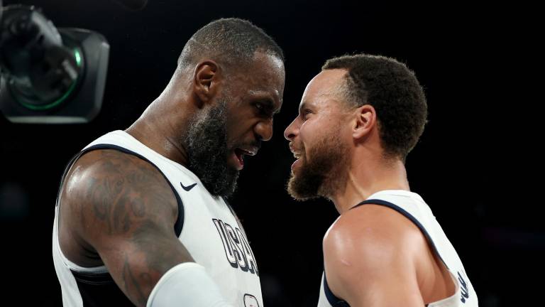 LeBron James y Stephen Curry guiaron a Estados Unidos a avanzar a la final.