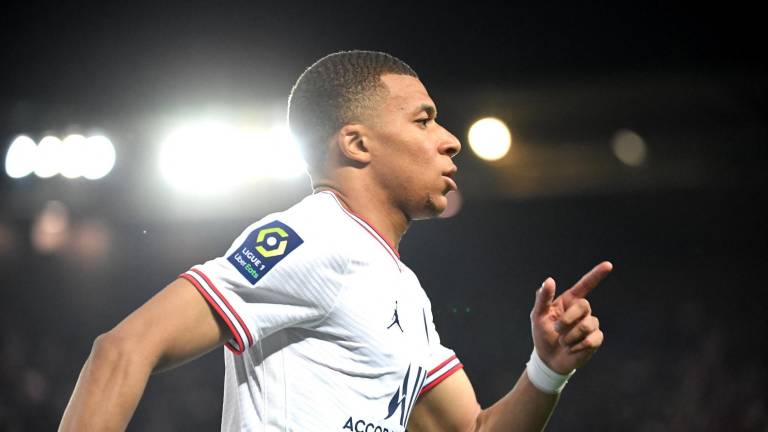 Kylian Mbappé celebra uno de sus dos goles.