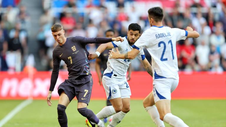 Cole Palmer (7) anotó uno de los goles ingleses ante Bosnia.