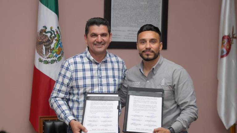 Julio César Cascajares Ramírez (der.) con Armando Camacho Aguilar, alcalde de Salvador Alvarado.