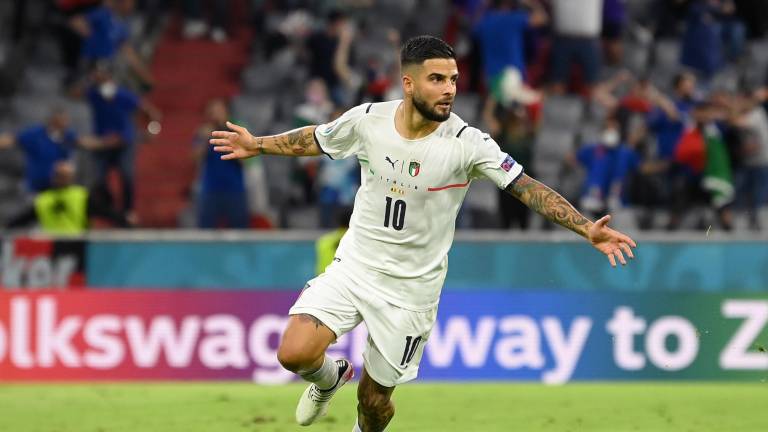 Lorenzo Insigne festeja su gol, el cual terminó por marcar la diferencia a favor de Italia.