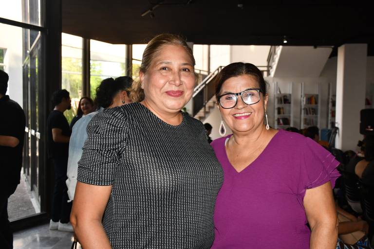 Disfrutan de la poesía de Tania Hernández en el CELIT
