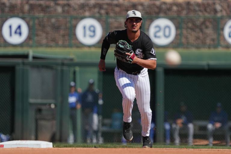 Josh Rojas sufre fractura por estrés y está en duda para el Día Inaugural