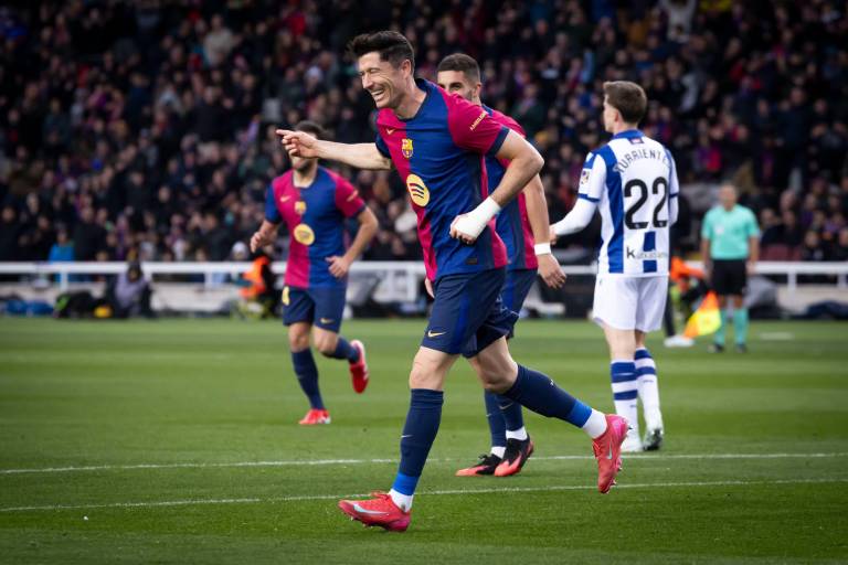 Barcelona golea a la Real Sociedad y se afianza en la cima de LaLiga