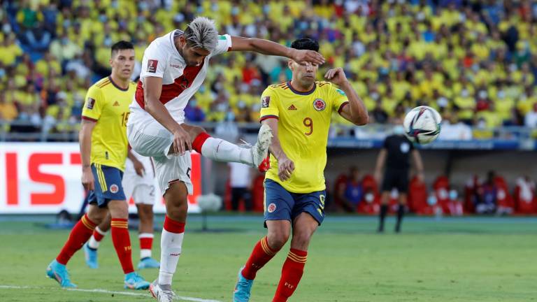 Perú derrota por la mínima Colombia.