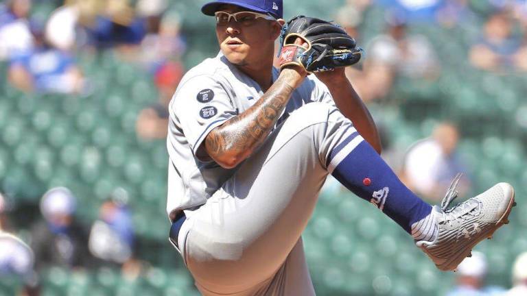 Julio Urías lanzó cinco entradas para agenciarse su octava victoria de la temporada.
