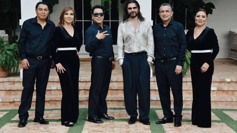 Los Ángeles Azules y Juanes se unen para cantar el tema Por un perro.