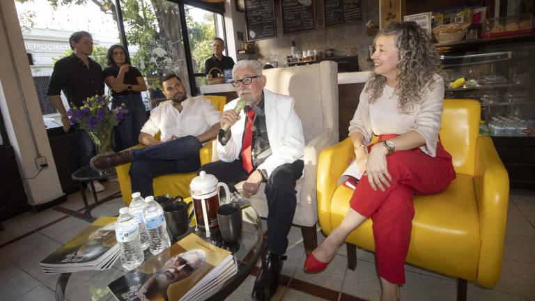 Adolfo Plata Guzmán, Guillermo Castro Ugalde y Janet Tostado Noriega, durante la presentación.