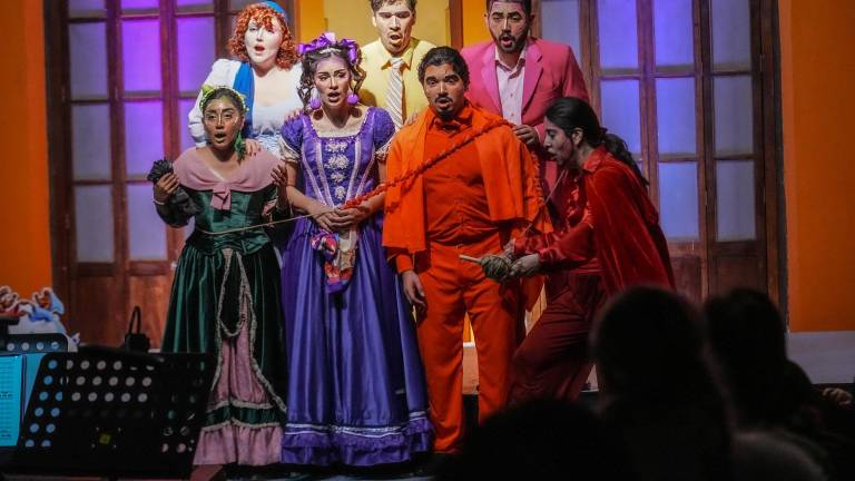 Los cantantes compartieron su talento vocal y la fantasía de Disney en ‘Cenicienta y Aurora’.