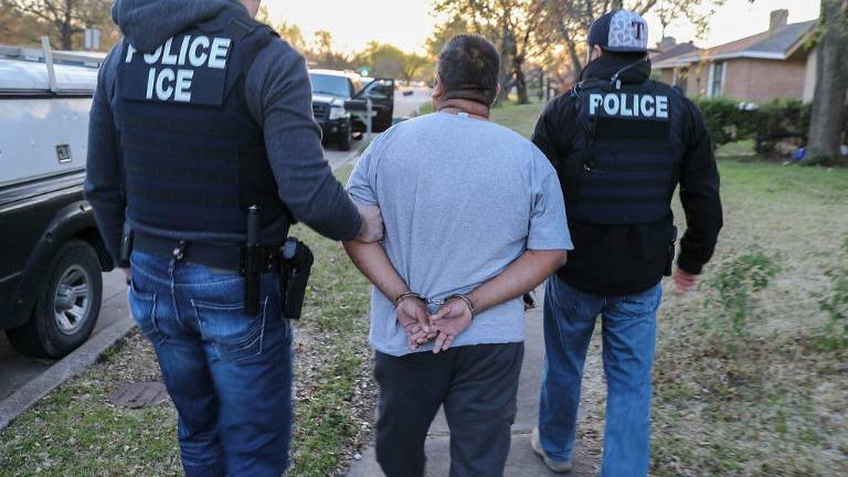 El Servicio de Inmigración y Aduanas de Estados Unidos en una detención de un migrantes antes de iniciar el Gobierno de Donald Trump.