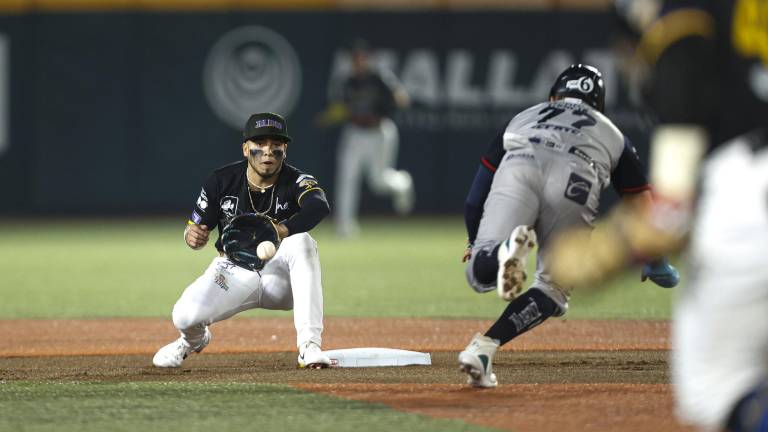 Sultanes pega primero.