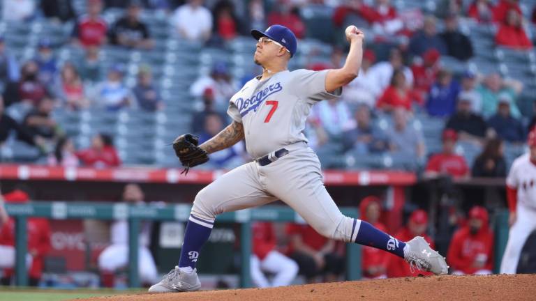 Julio Urías no tuvo una jornada fácil en Anaheim.
