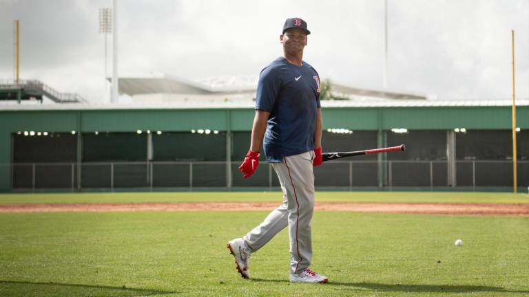 Rafael Devers firmó por un año más con los Medias Rojas de Boston.