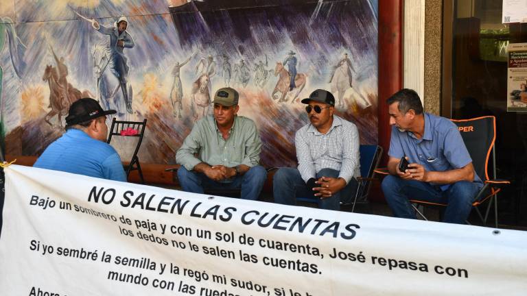 Protesta de agricultores en Palacio de Gobierno de Sinaloa.