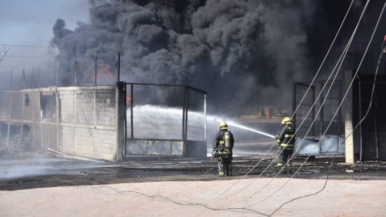 PC Estatal anunció que ya habían evacuado a más de 140 personas que viven las inmediaciones del lugar.