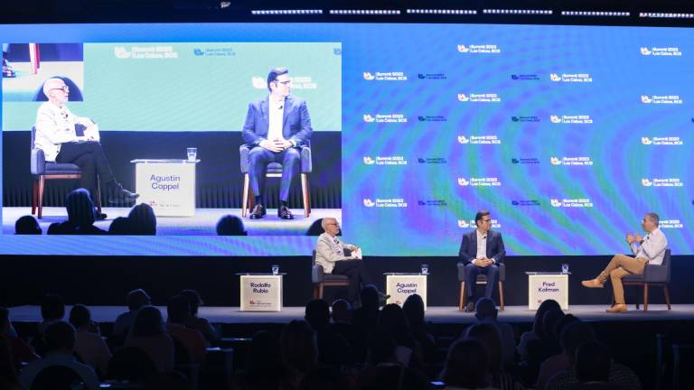Conversatorio Capacidades específicas que demanda el liderazgo empresarial para la Región Mar de Cortés donde participan Fred Kofman y Agustín Coppel Luken.