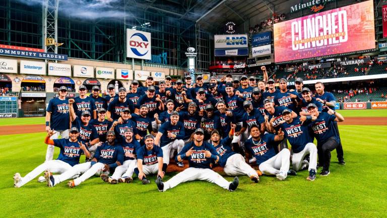 Astros festeja su título.
