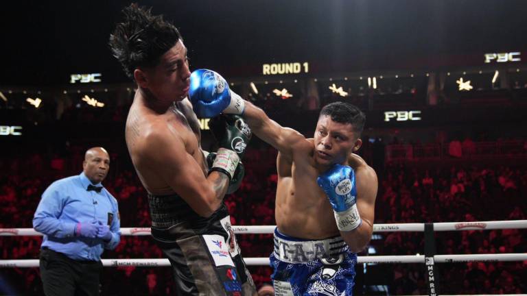 Isaac ‘Pitbull’ Cruz gana a Fierro.