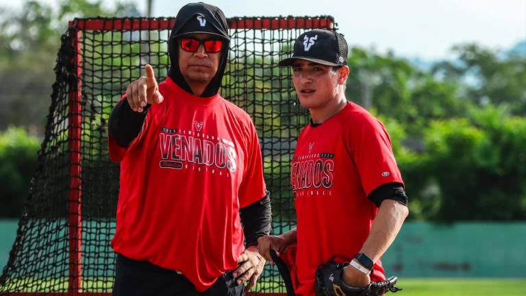Luis Carlos Rivera (izquierda) será el nuevo timonel de Toros de Tijuana para la temporada 2024.