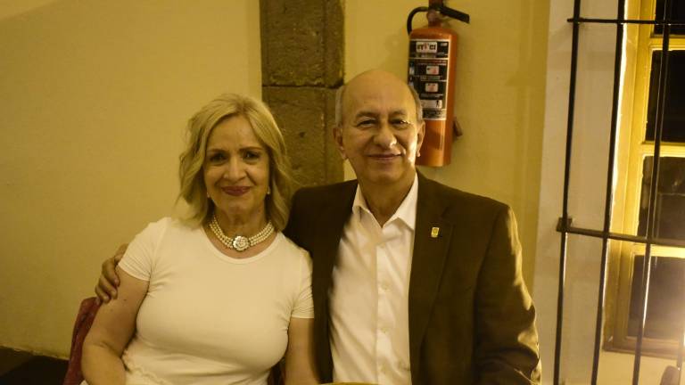 Delia de Sandoval y Sergio Sandoval.