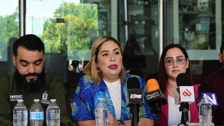 Aylin Cristal Guerra García explicó que darles alimentos procesados como pizza o tortillas altera el comportamiento natural de las iguanas.