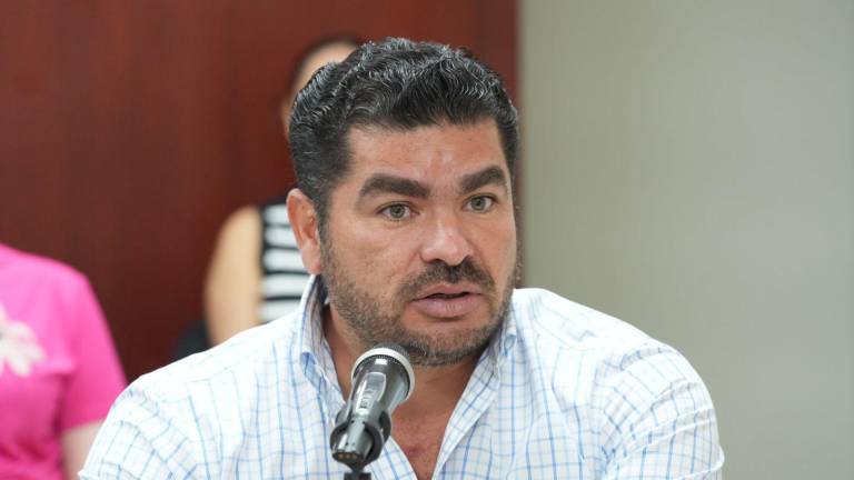 Valenzuela Sánchez aseguró que con ello lucraron a costa de rebajar a México ante intereses extranjeros y al crimen organizado.